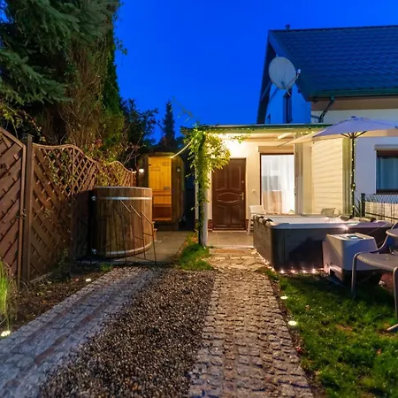 Haus Claudia 度假居 *